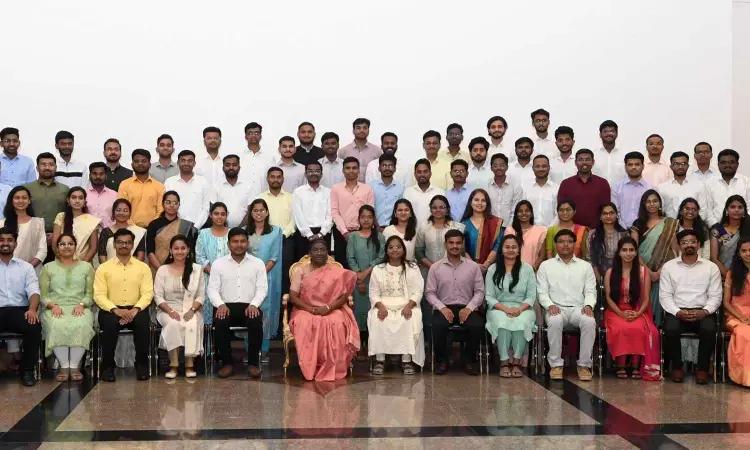 Medical Students From Maharashtra, MP Call On President Murmu